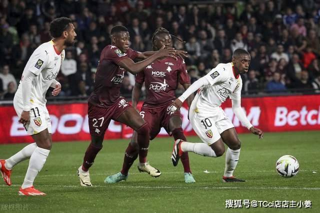 滕哈格回曼彻斯特与妻子晚餐 经纪人团队成员在场