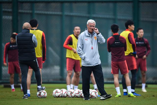 约基奇缺阵掘金大胜快船 文班10分马刺负雄鹿